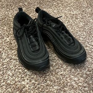 Black Nike tennis shoes